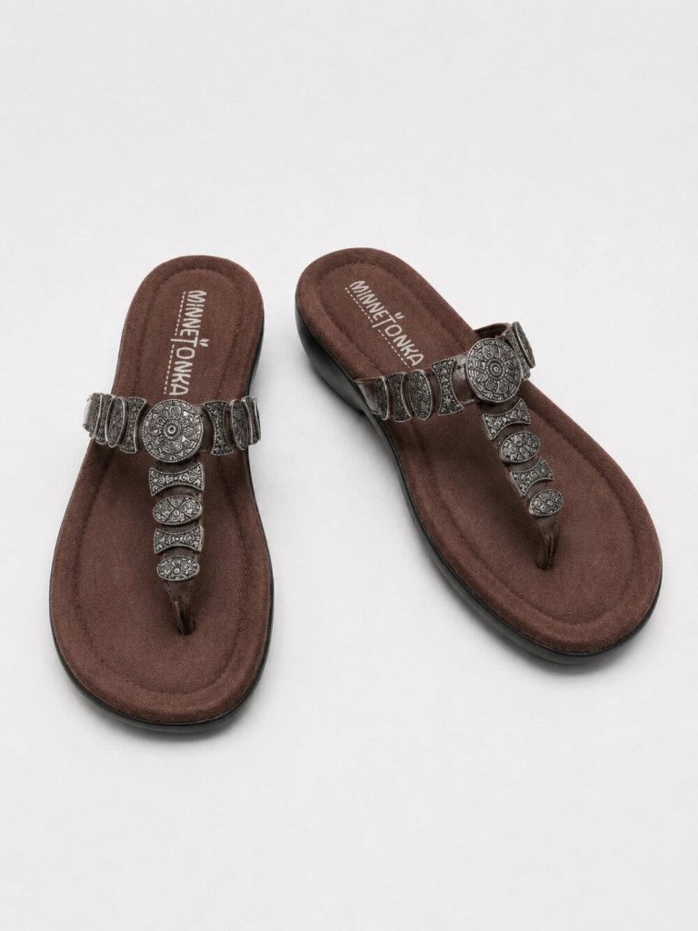 Minnetonka Brown Suede Thong Sandals Size 8 8M Concho Accents EUC - Picture 2 of 10